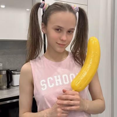 🍩 S M A L L 🍼 N I K A 🍩 profile picture